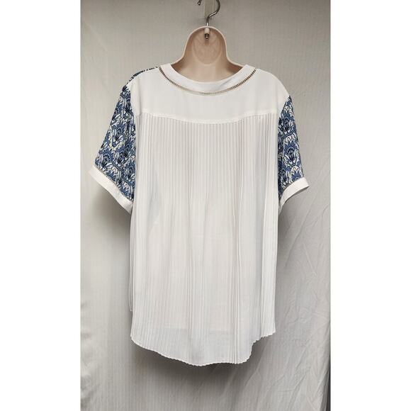 Cato Notched V-Neck Chiffon Pleated Blue & White Short Sleeve Floral Top 18/20W - Picture 2 of 6